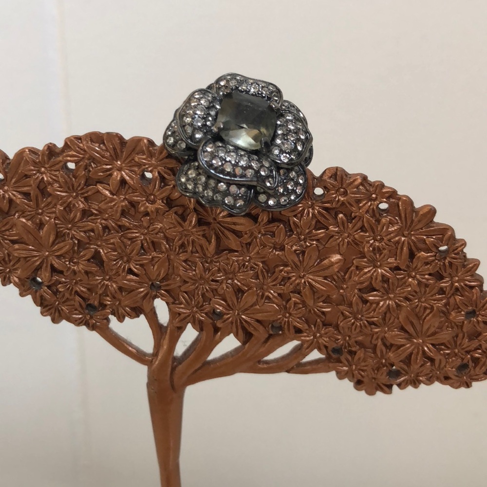 Stella and Dog Flower studded Ring